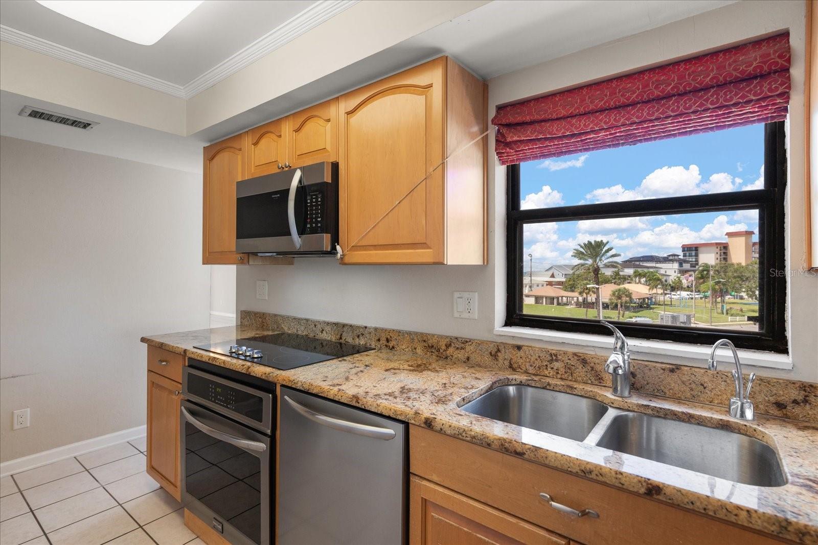 Image 10 of 42 For 18201 Gulf Boulevard 401