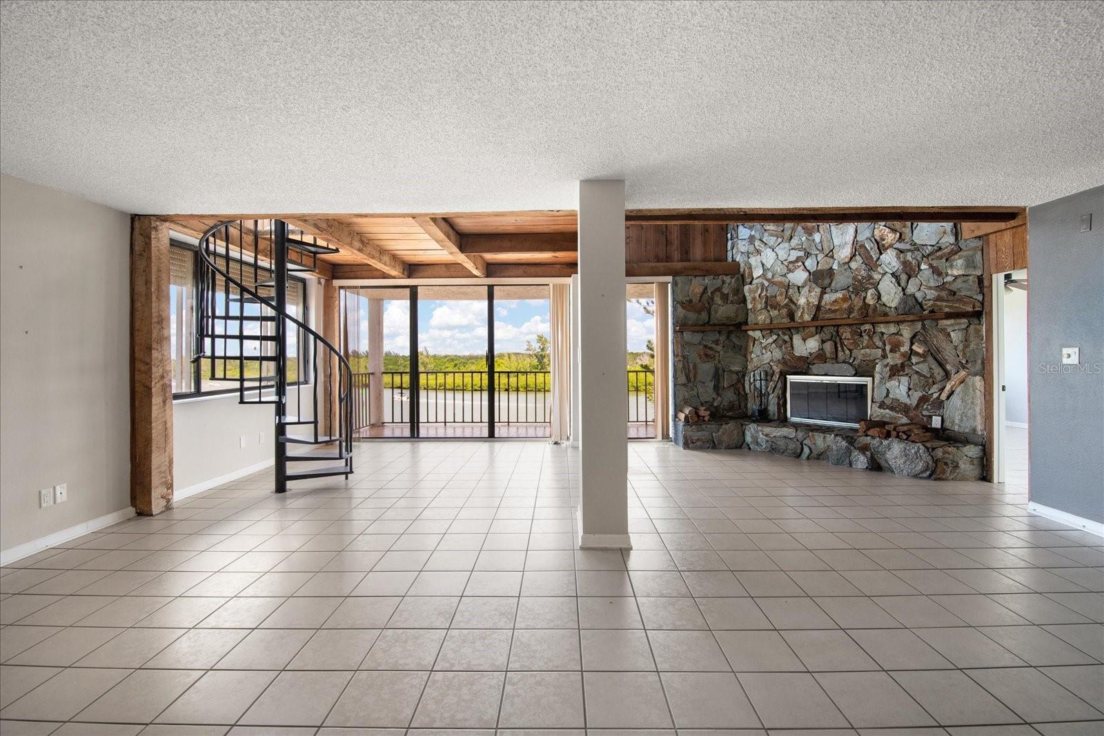 Image 16 of 42 For 18201 Gulf Boulevard 401