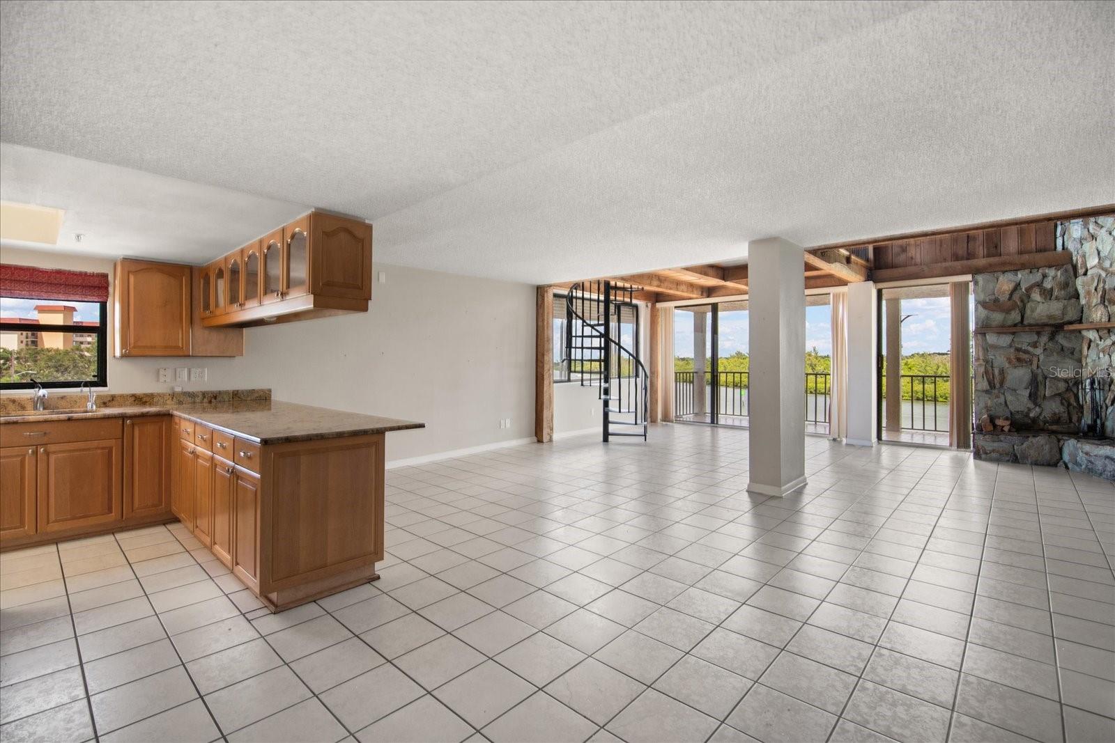 Image 17 of 42 For 18201 Gulf Boulevard 401