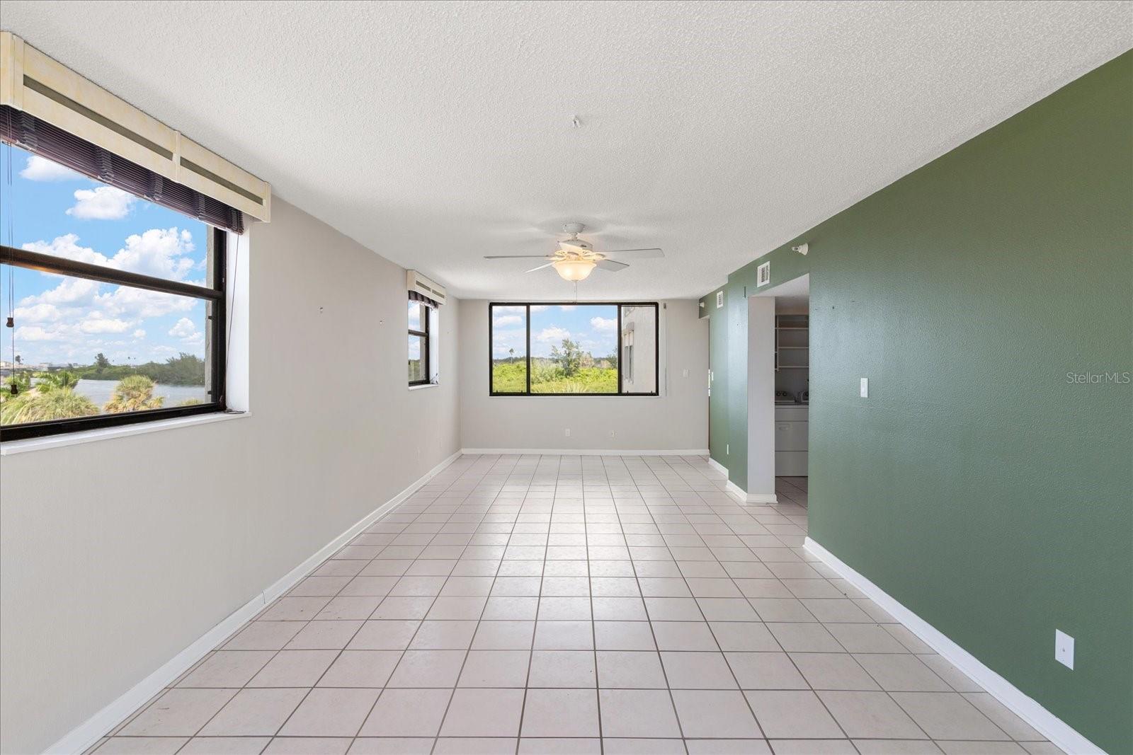 Image 19 of 42 For 18201 Gulf Boulevard 401