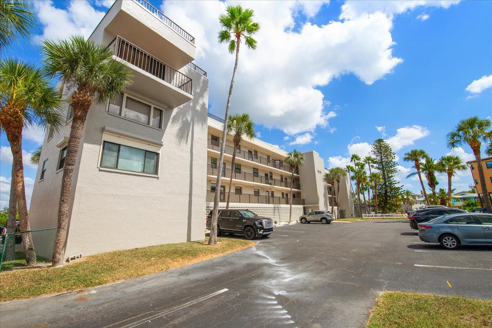 Image 2 of 42 For 18201 Gulf Boulevard 401