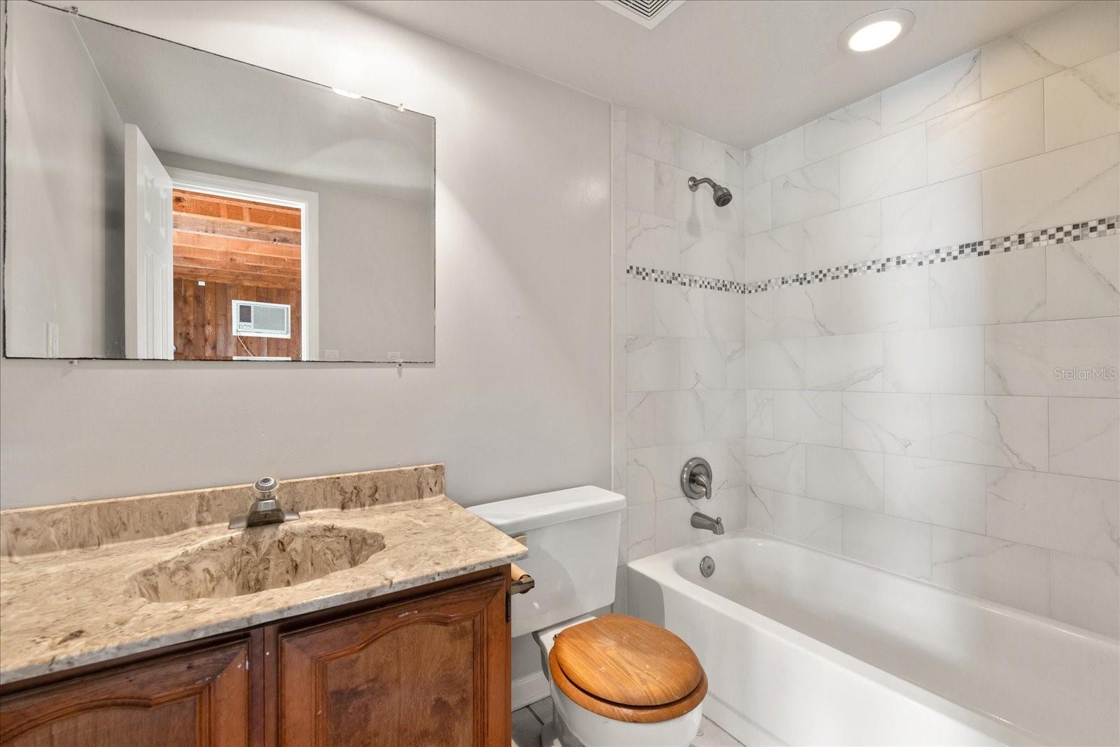 Image 36 of 42 For 18201 Gulf Boulevard 401