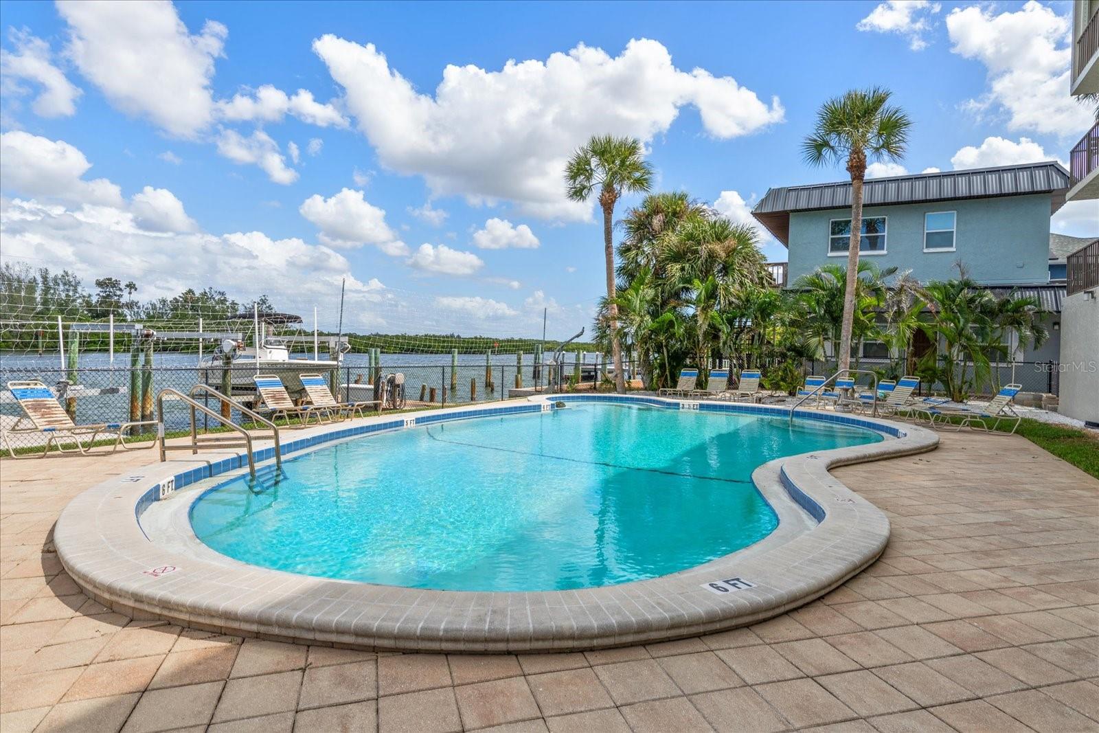 Image 39 of 42 For 18201 Gulf Boulevard 401