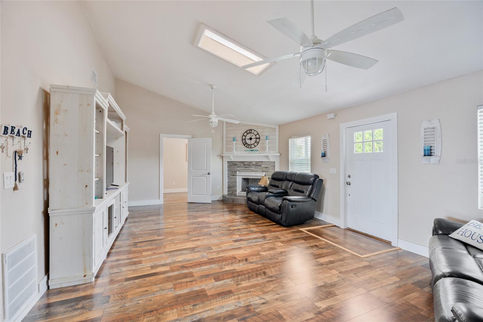 Image 3 of 27 For 13023 Port Court