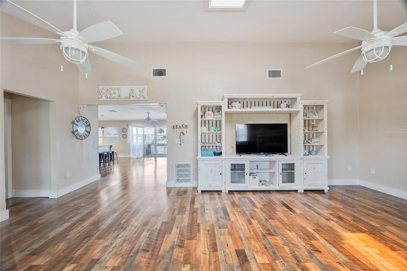 Image 4 of 27 For 13023 Port Court