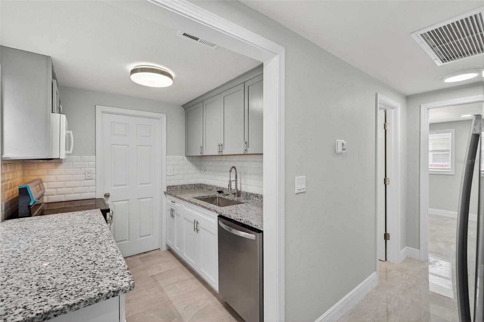 Image 6 of 26 For 4929 Docner Street