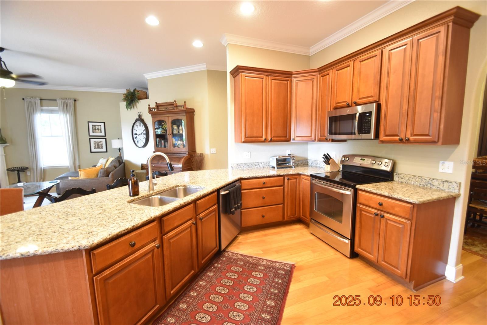Image 18 of 55 For 2804 Munro Street