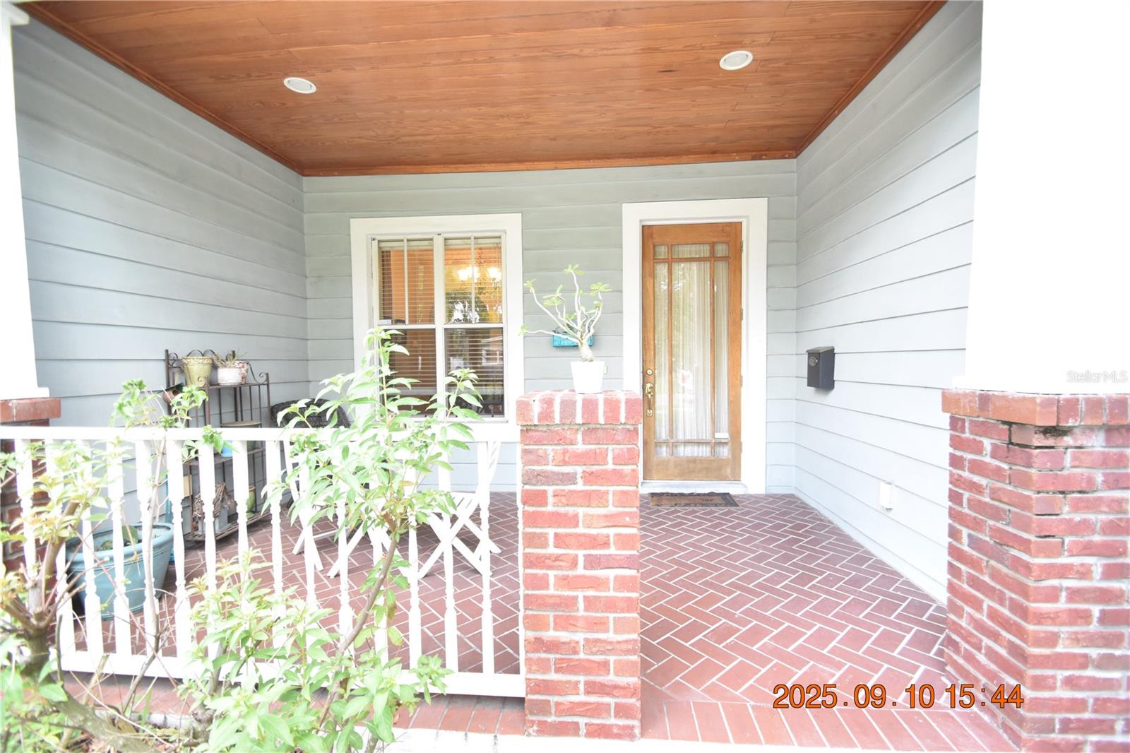 Image 2 of 55 For 2804 Munro Street