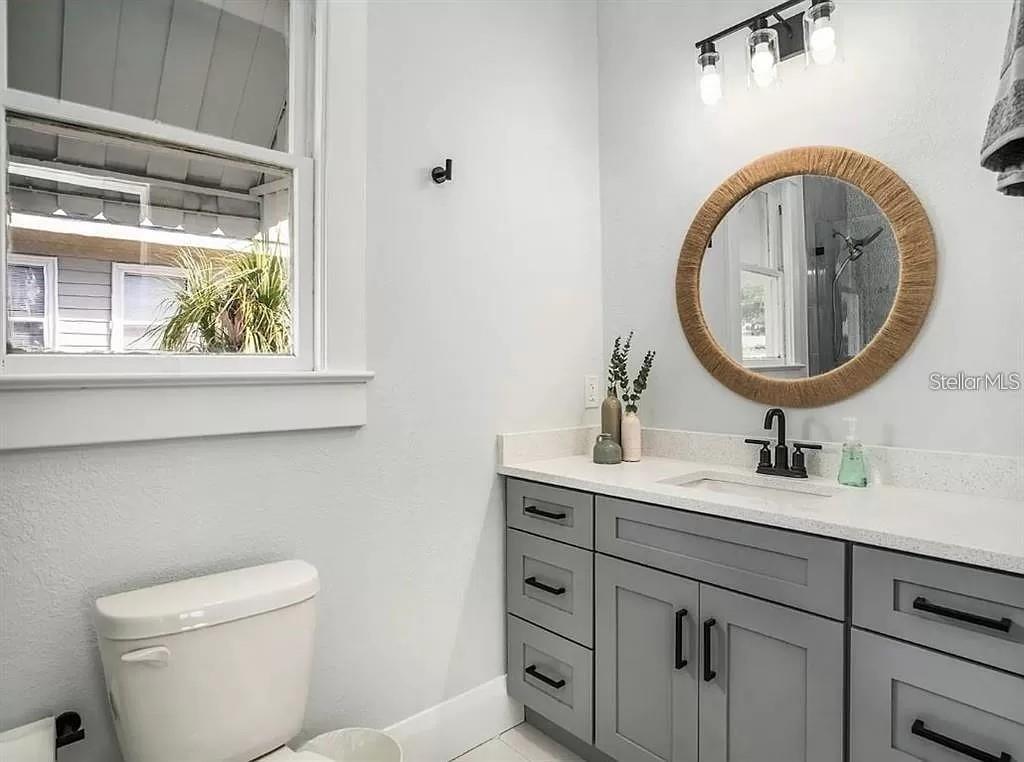 Listing photo id 8 for 2131 Cypress Street