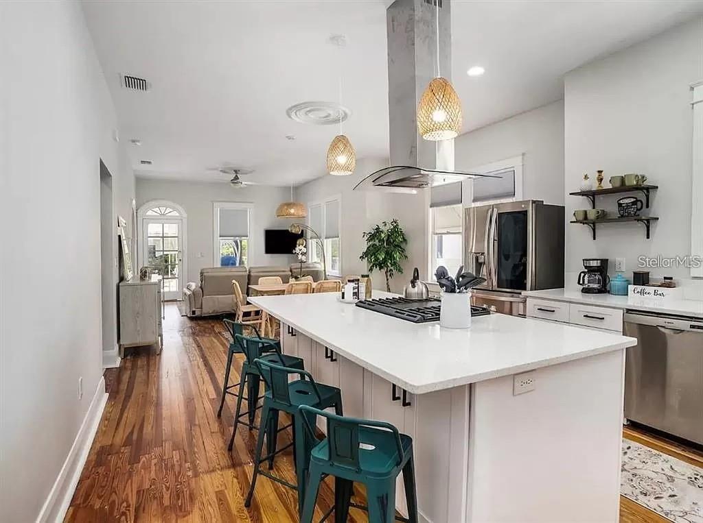 Listing photo id 11 for 2131 Cypress Street