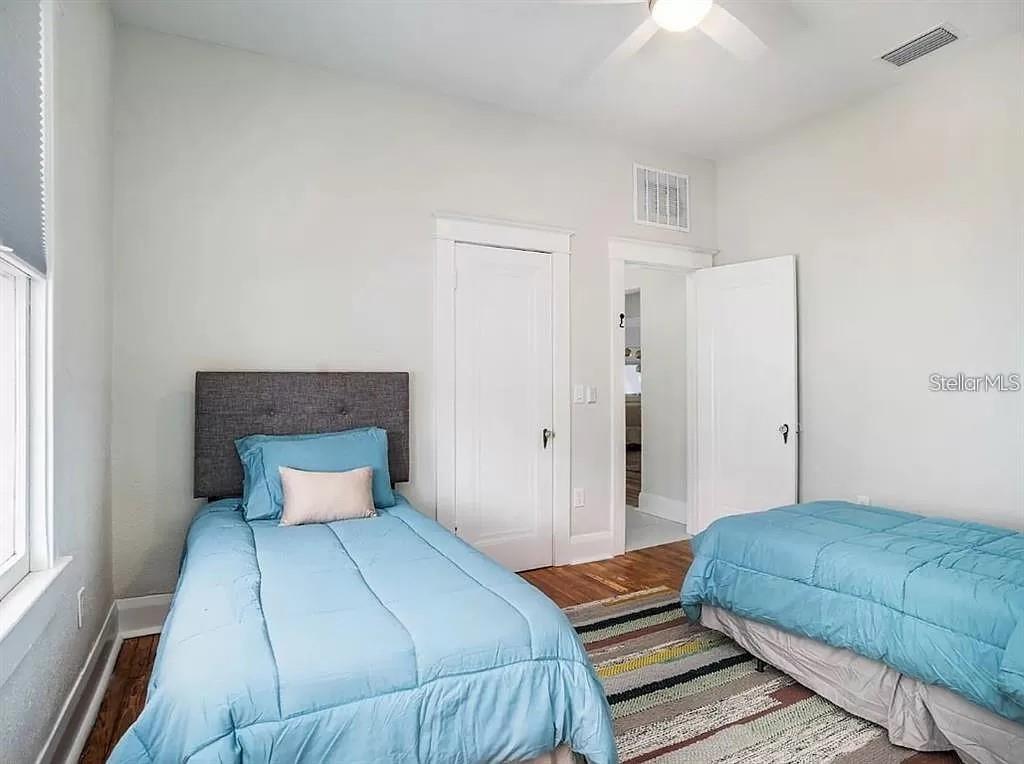 Listing photo id 17 for 2131 Cypress Street