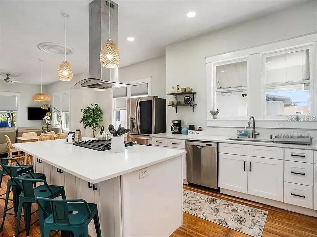 Listing photo id 0 for 2131 Cypress Street
