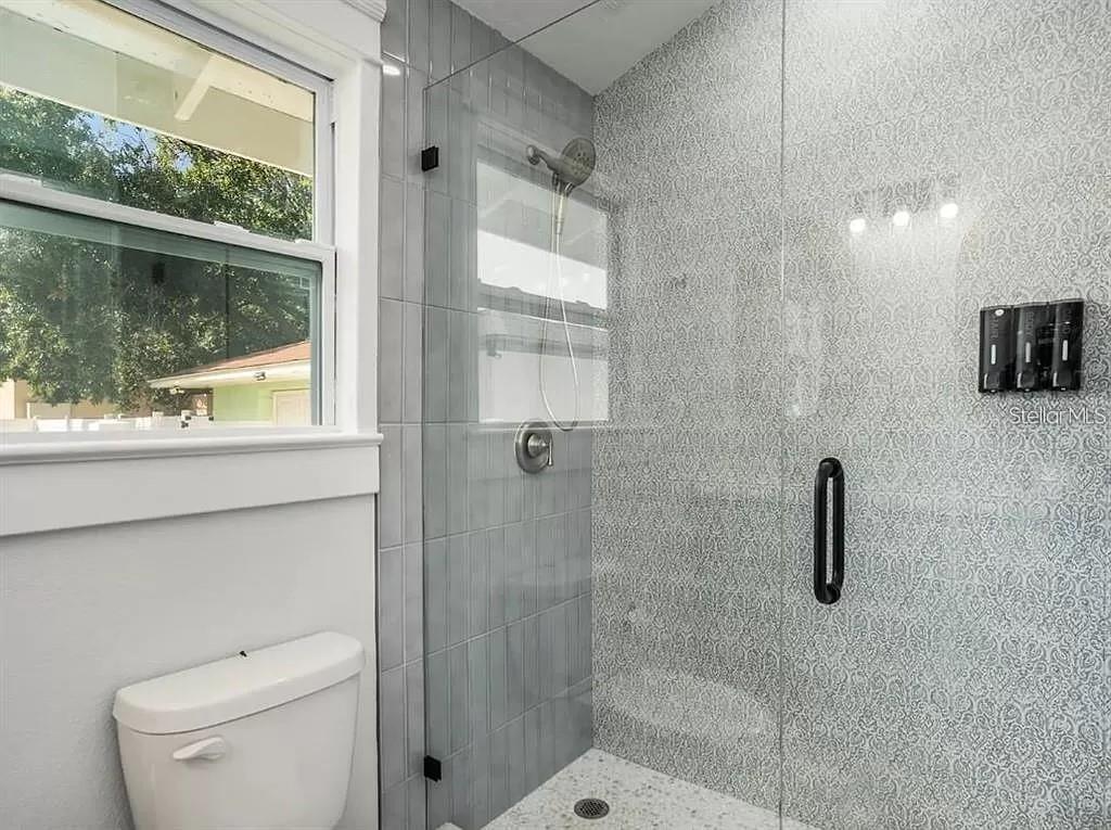 Listing photo id 21 for 2131 Cypress Street
