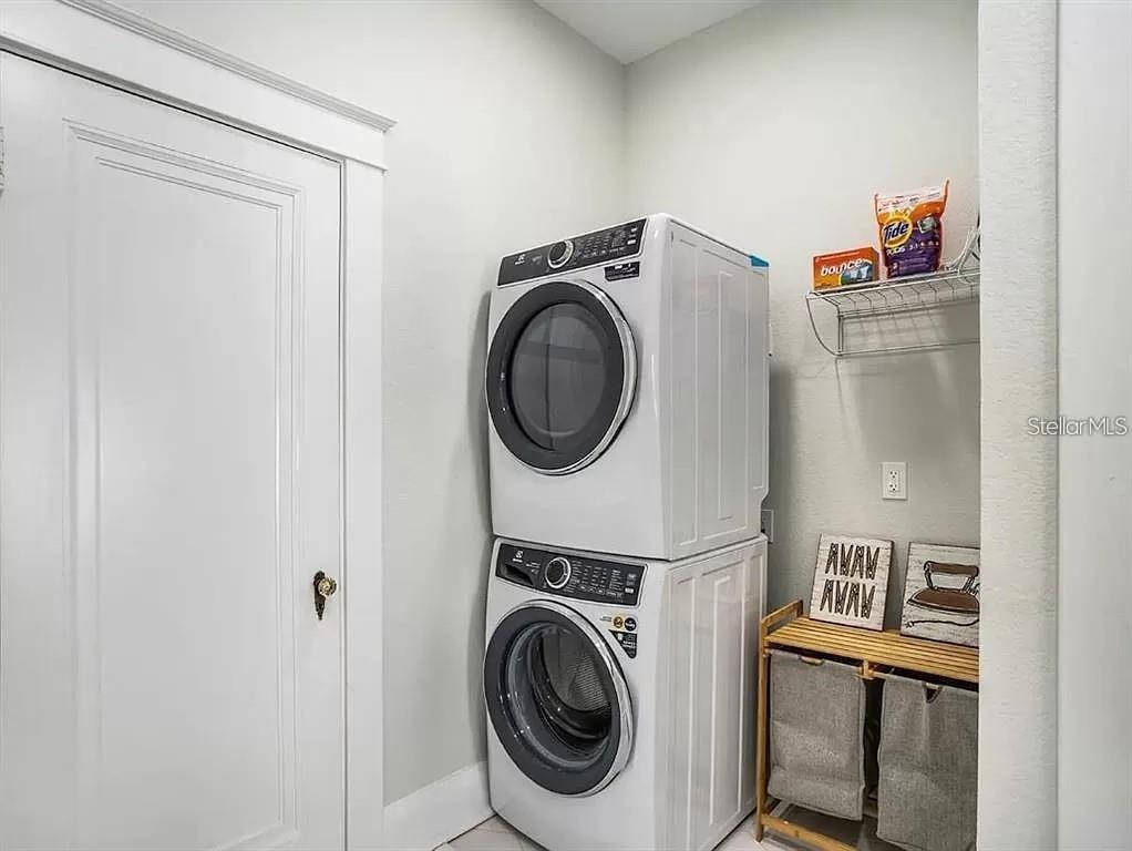 Listing photo id 23 for 2131 Cypress Street