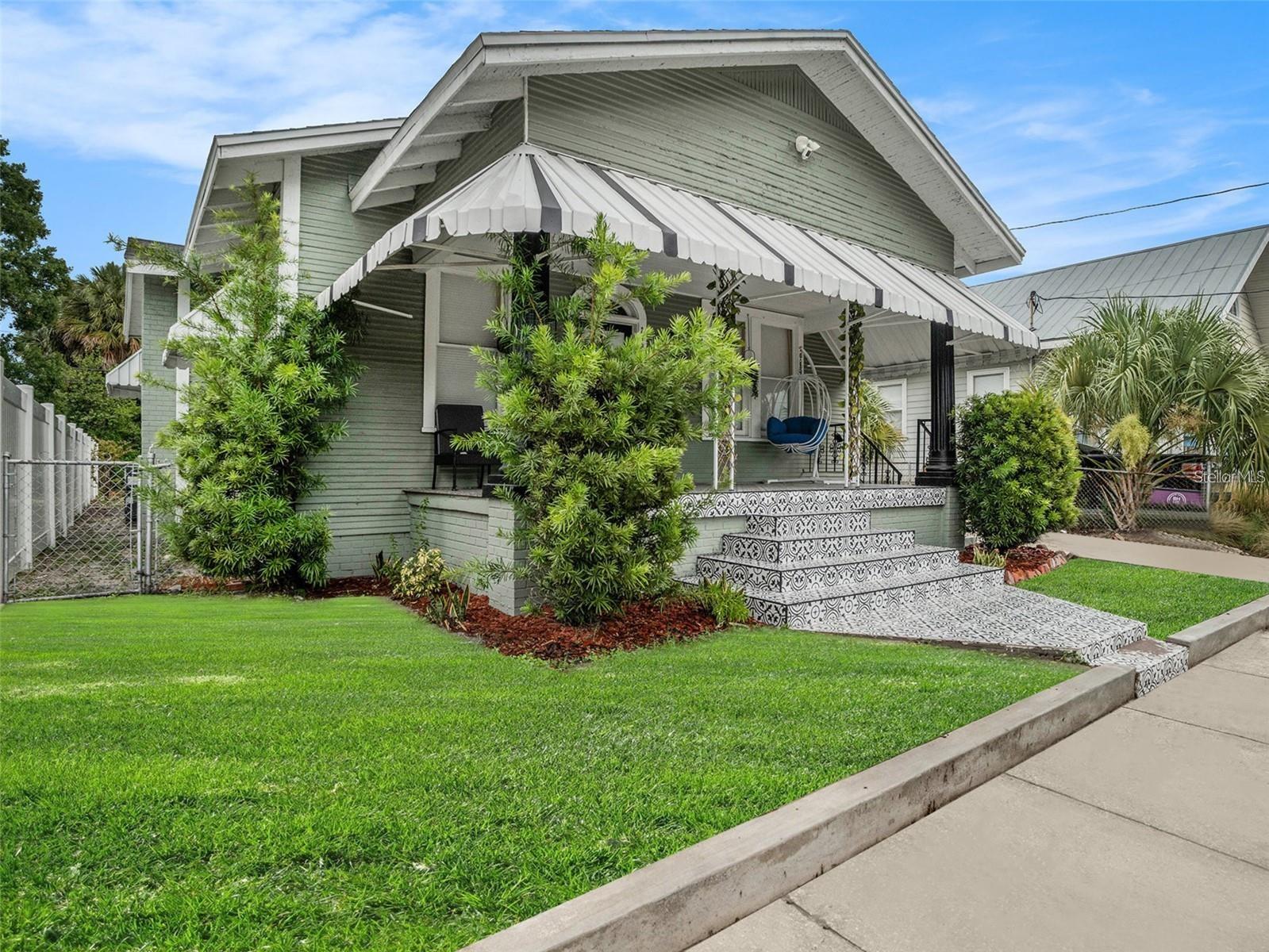Listing photo id 25 for 2131 Cypress Street