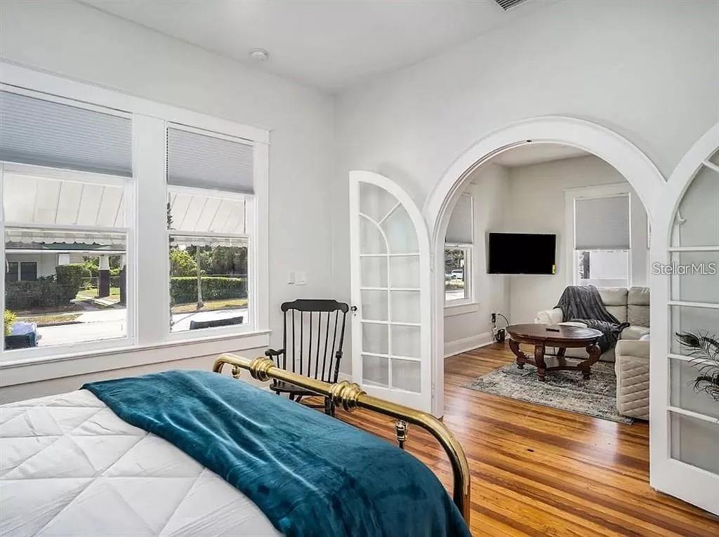 Listing photo id 1 for 2131 Cypress Street