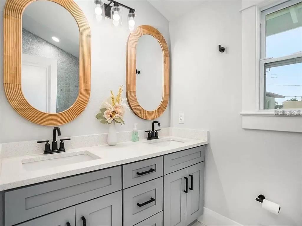 Listing photo id 2 for 2131 Cypress Street