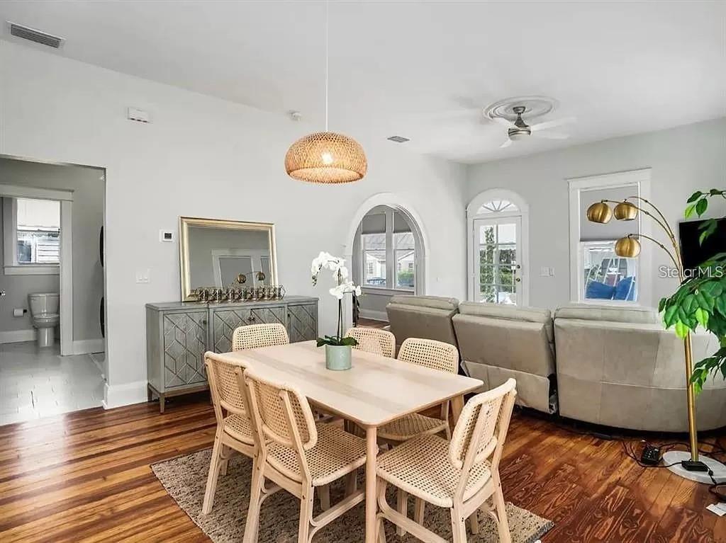 Listing photo id 3 for 2131 Cypress Street