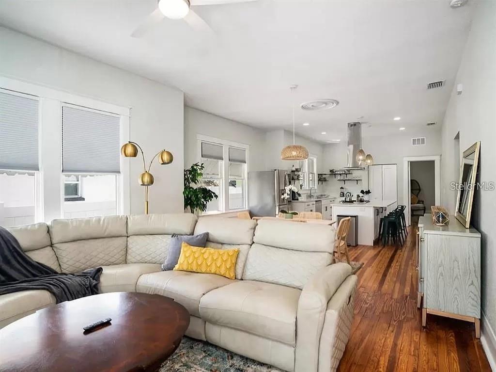 Listing photo id 6 for 2131 Cypress Street