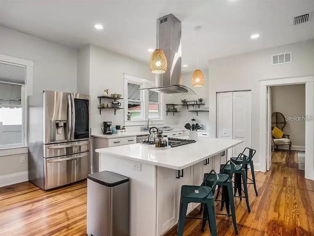 Listing photo id 7 for 2131 Cypress Street