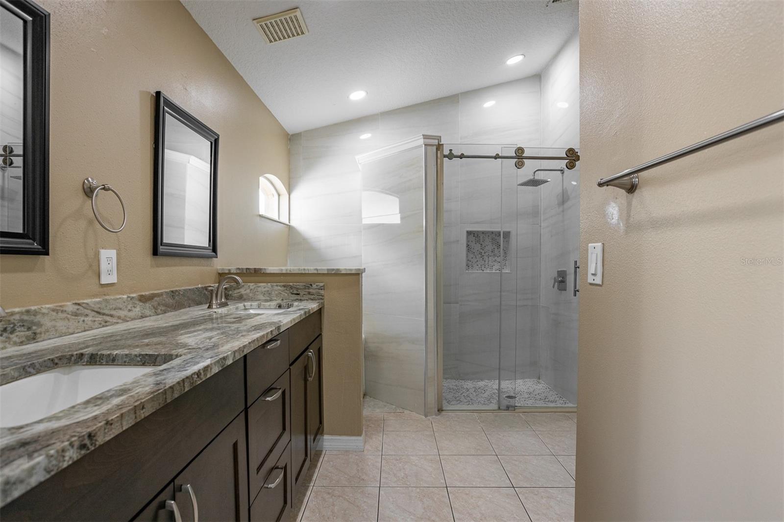 Listing photo id 13 for 12227 Coldstream Lane