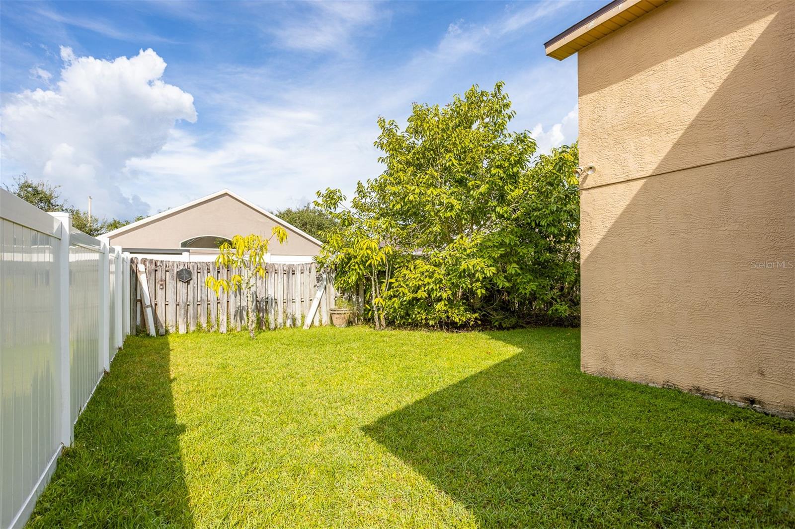 Listing photo id 22 for 12227 Coldstream Lane