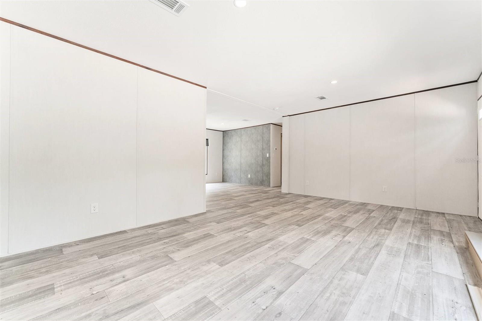 Image 6 of 45 For 664 Boundary Street