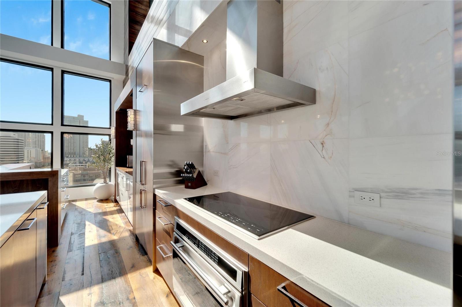 Image 10 of 90 For 226 5th Avenue N 1406