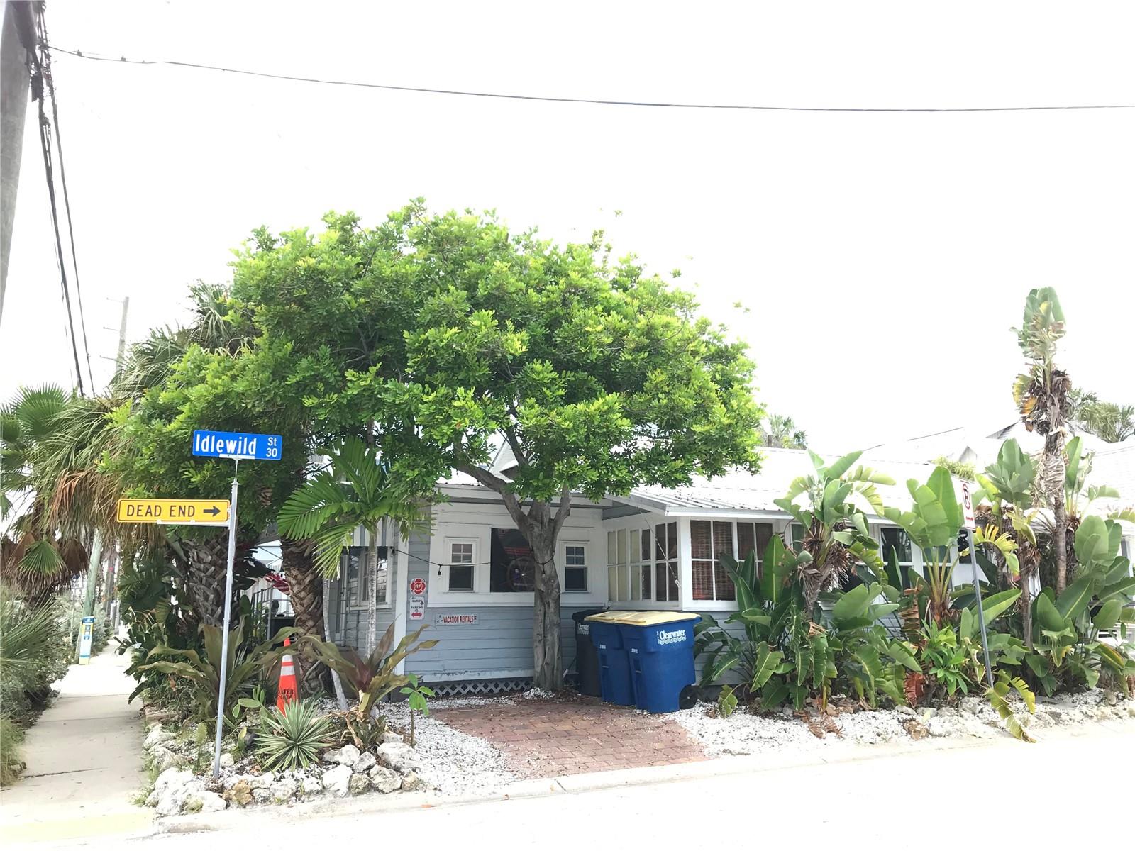 Image 6 of 7 For 628 Mandalay Avenue