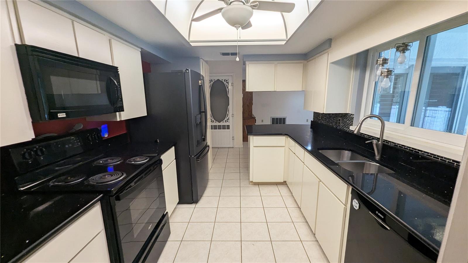 Image 7 of 41 For 5715 Paul Bryant Drive