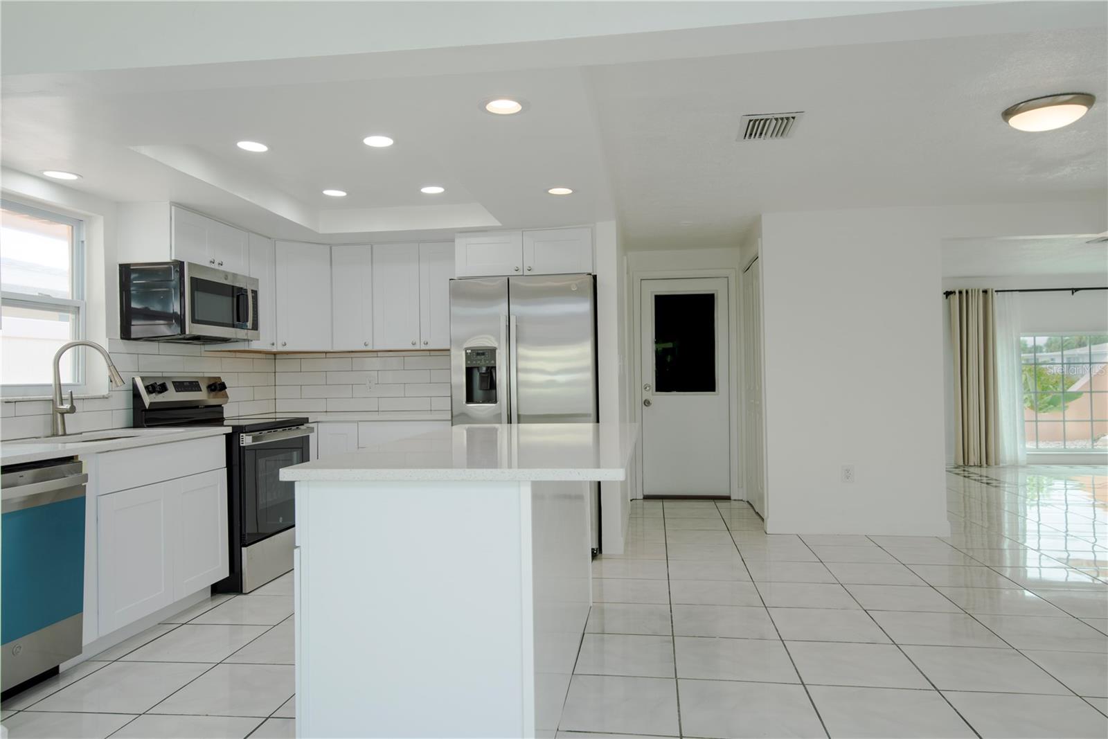 Image 7 of 44 For 6013 Beverly Drive