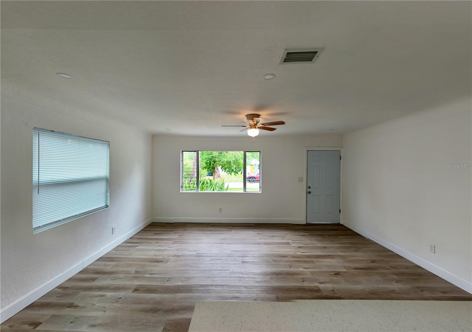 Image 5 of 15 For 419 40th Avenue S