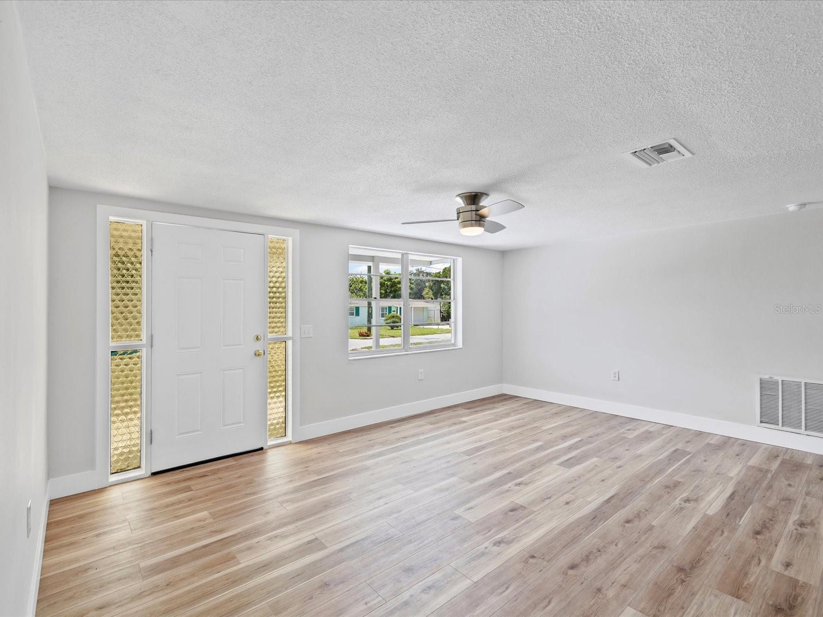 Image 6 of 36 For 7405 Country Club Drive