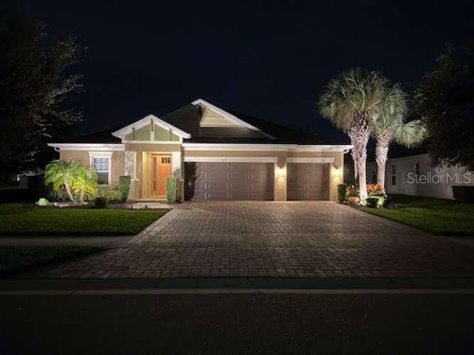 Listing photo id 18 for 3638 Arboretum Place