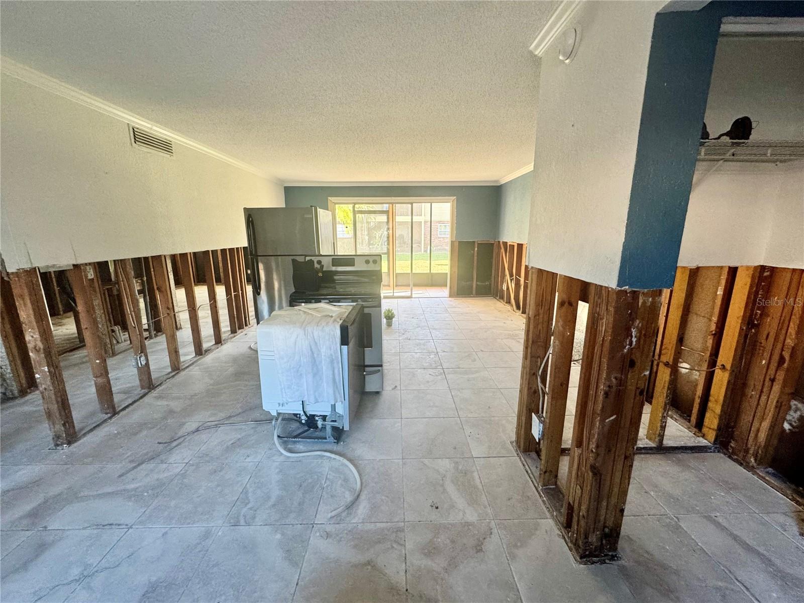 Image 7 of 9 For 200 Country Club Drive 1001