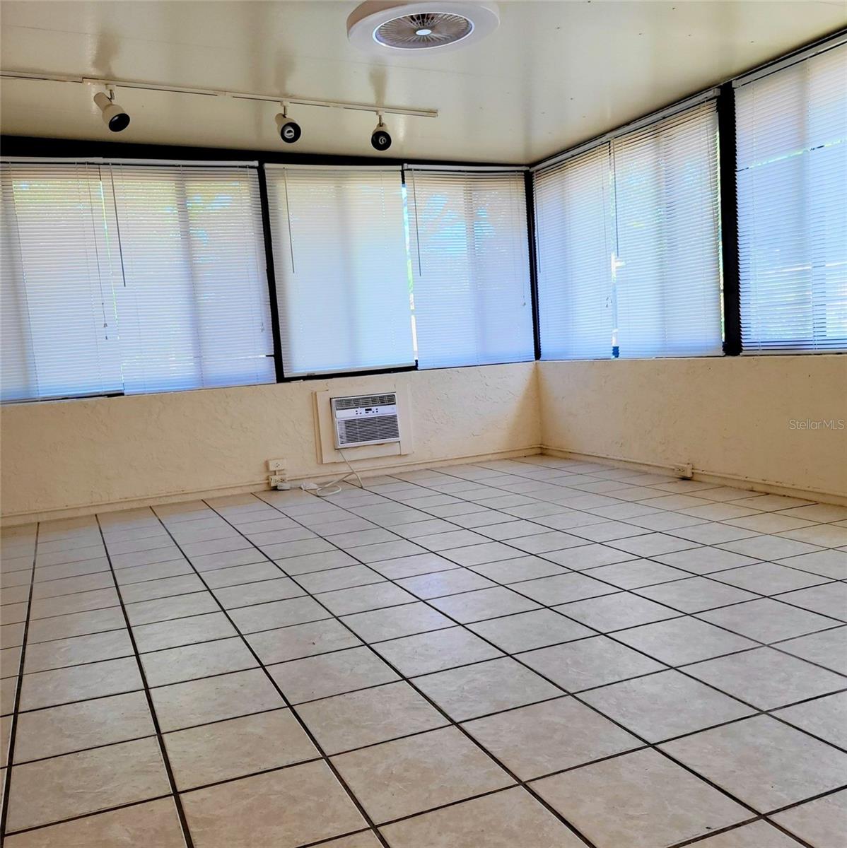 Image 8 of 14 For 7809 Lakeside Boulevard