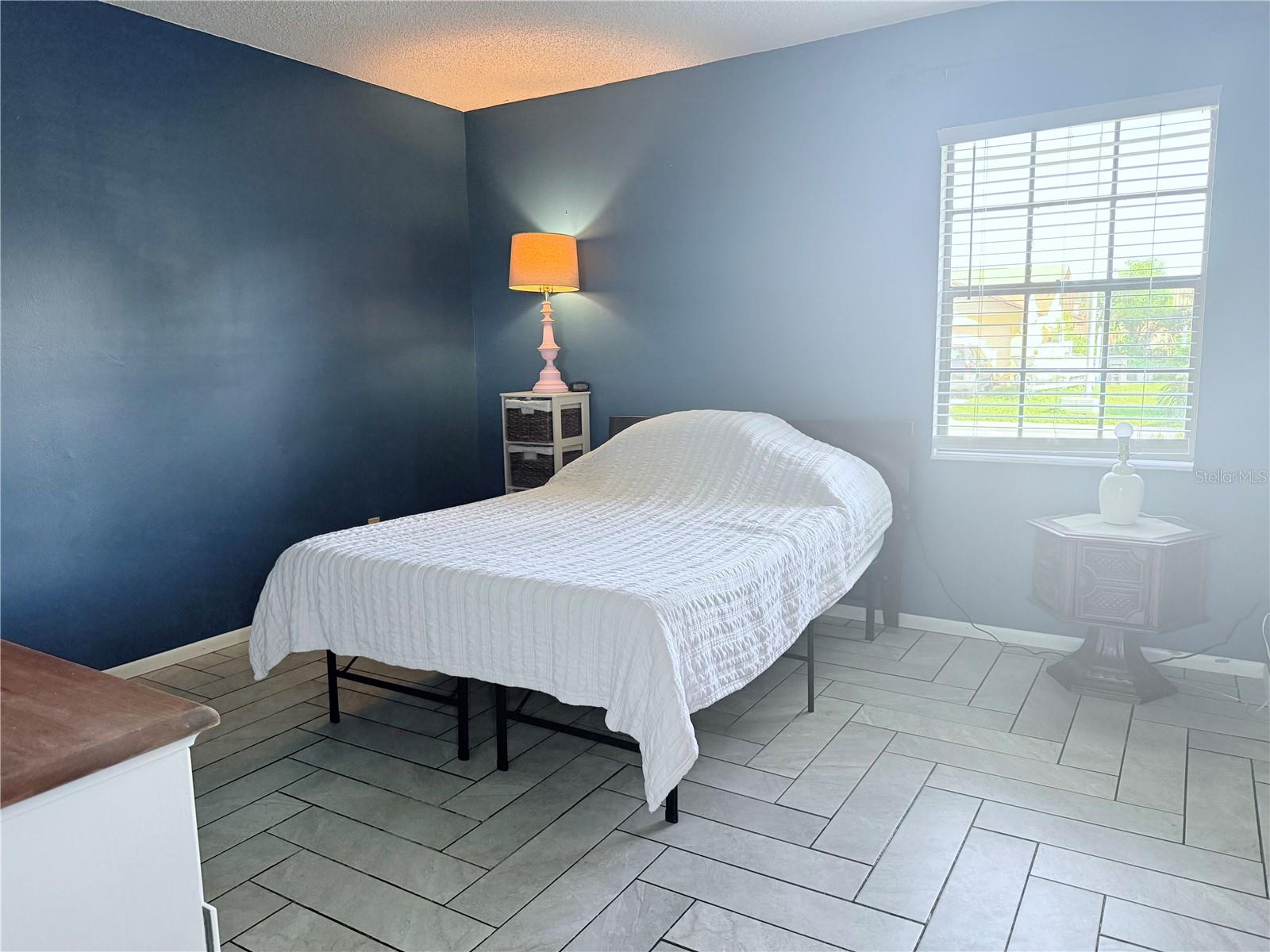Listing photo id 9 for 8053 Deerwood Circle