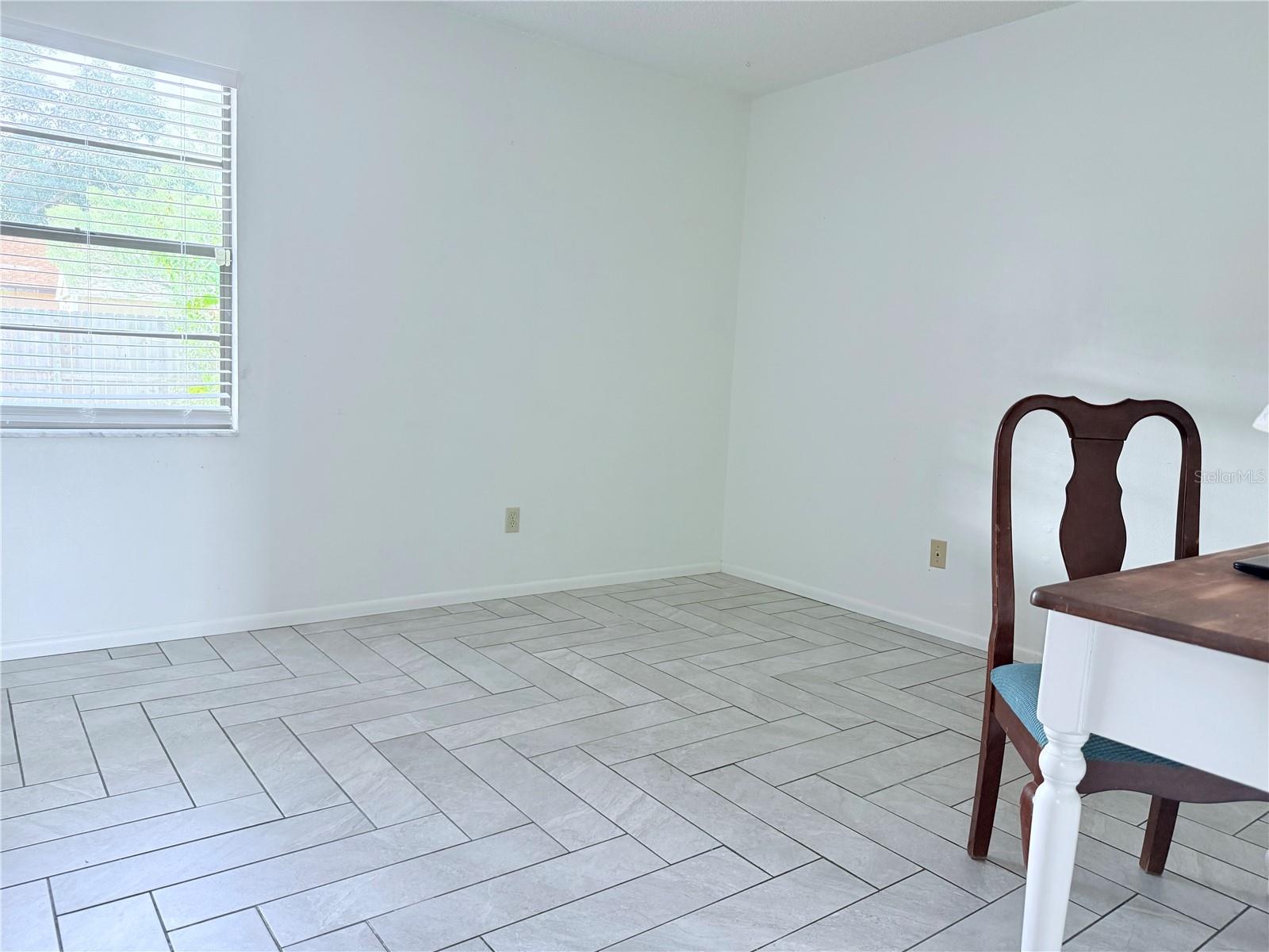 Listing photo id 11 for 8053 Deerwood Circle