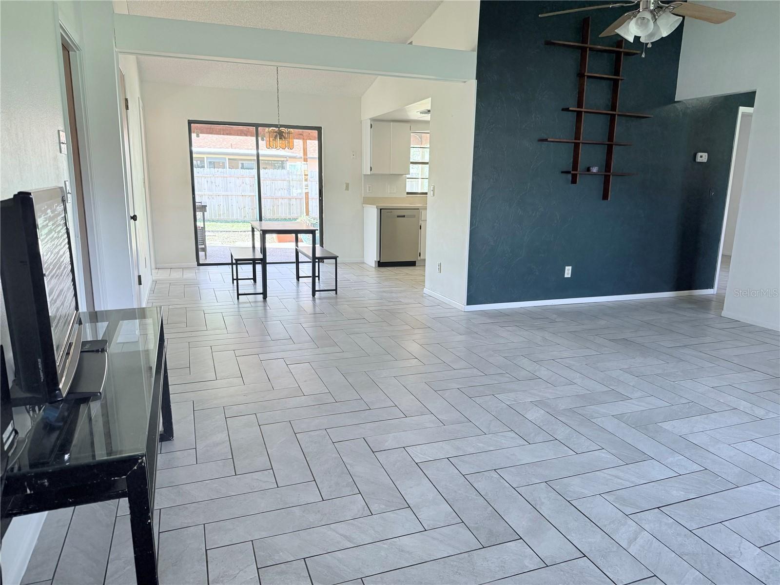 Listing photo id 1 for 8053 Deerwood Circle