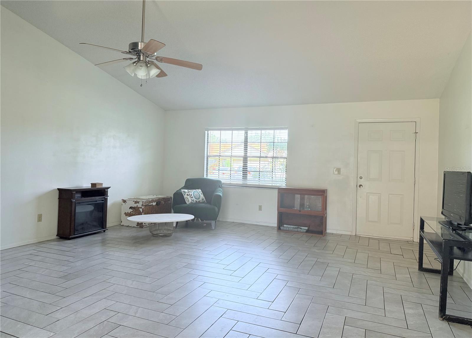 Listing photo id 2 for 8053 Deerwood Circle