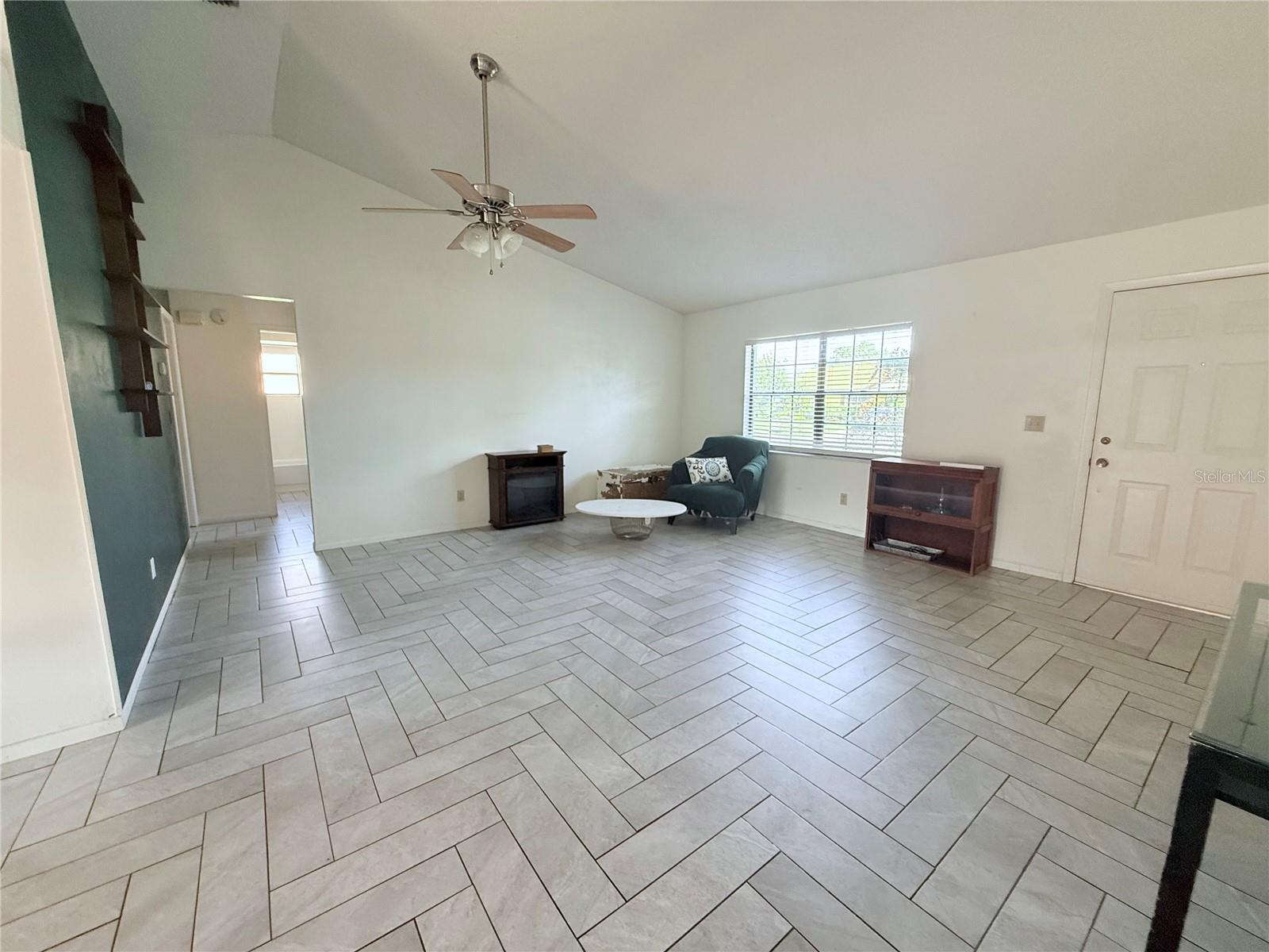 Listing photo id 4 for 8053 Deerwood Circle
