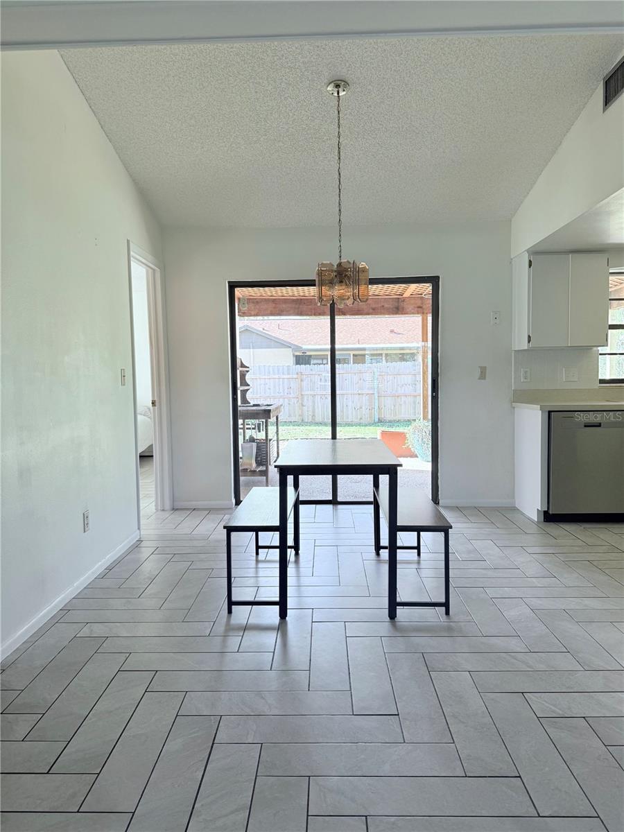 Listing photo id 6 for 8053 Deerwood Circle