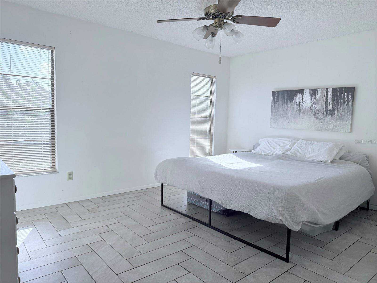 Listing photo id 7 for 8053 Deerwood Circle