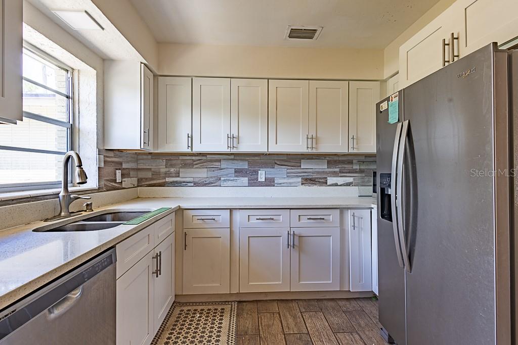 Image 14 of 70 For 107 Palm Springs Drive