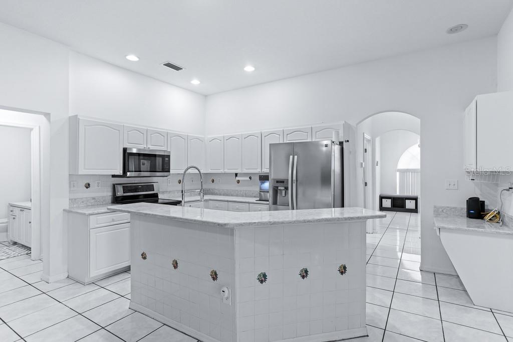 Image 4 of 20 For 828 Innergary Place