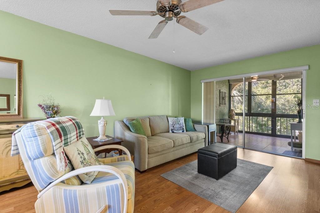 Image 10 of 30 For 11485 Oakhurst Road 200-309