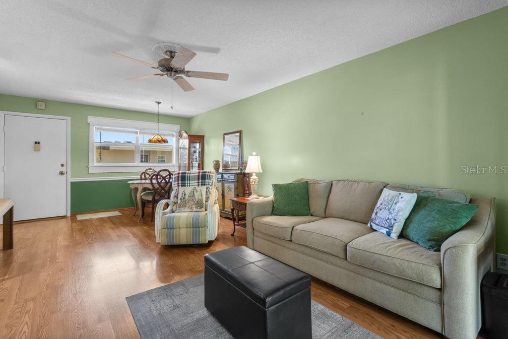 Image 12 of 30 For 11485 Oakhurst Road 200-309