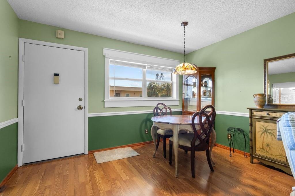 Image 2 of 30 For 11485 Oakhurst Road 200-309
