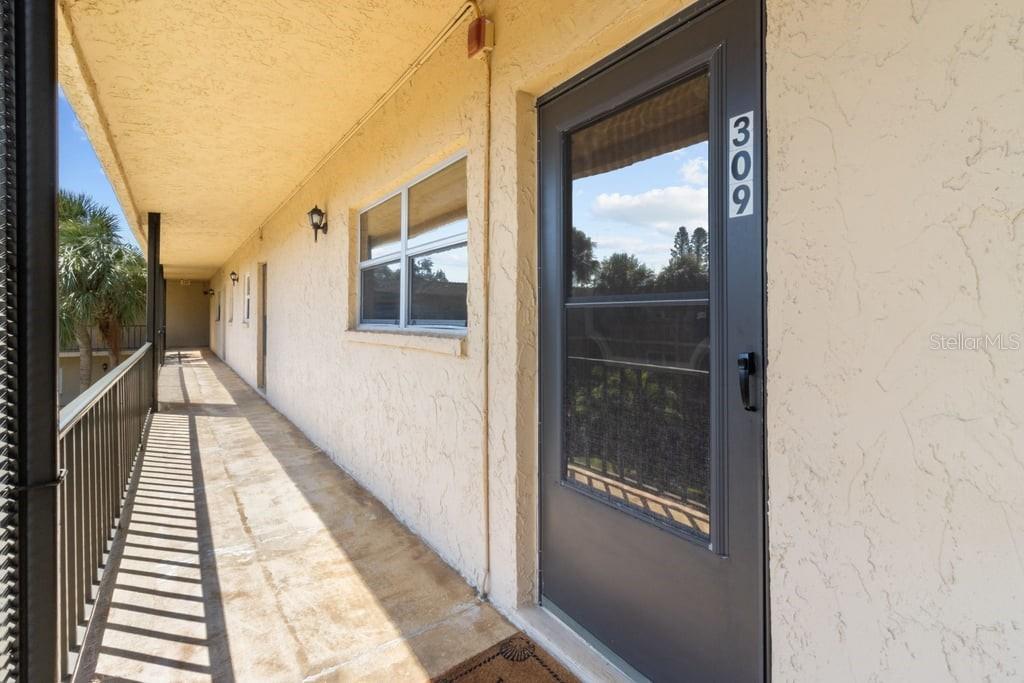 Image 21 of 30 For 11485 Oakhurst Road 200-309