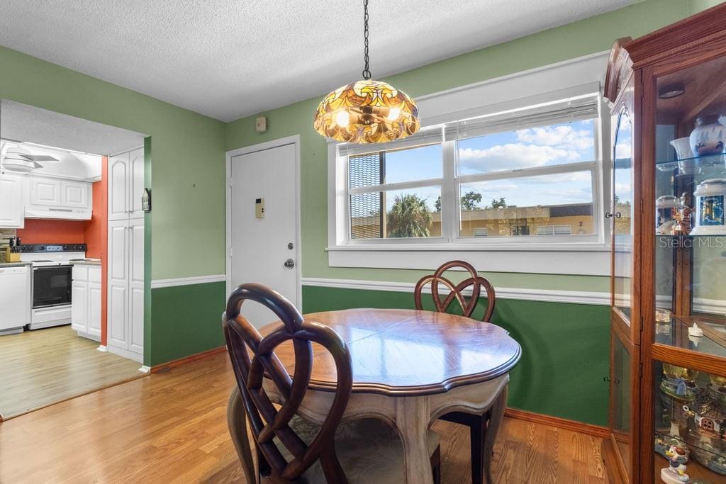 Image 3 of 30 For 11485 Oakhurst Road 200-309